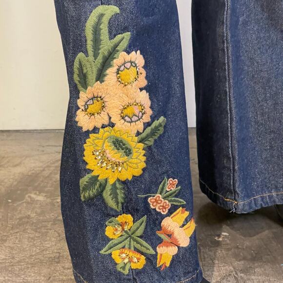 High Waisted Embroidered Jeans with Rhinestones - Picture 5 of 8